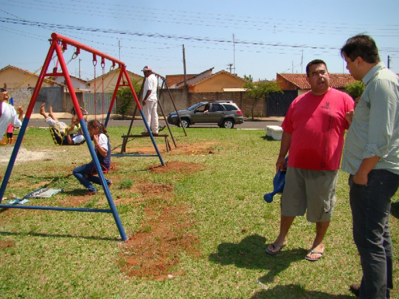 Presidente Curumim e moradores do Comerciários conquistam praça de lazer